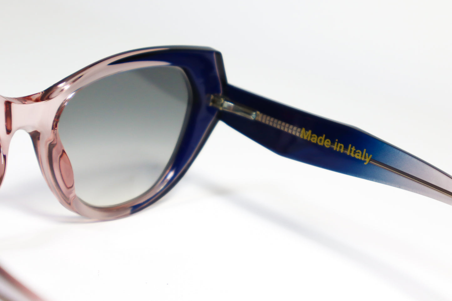 Ambra – Metro Blue Eyewear