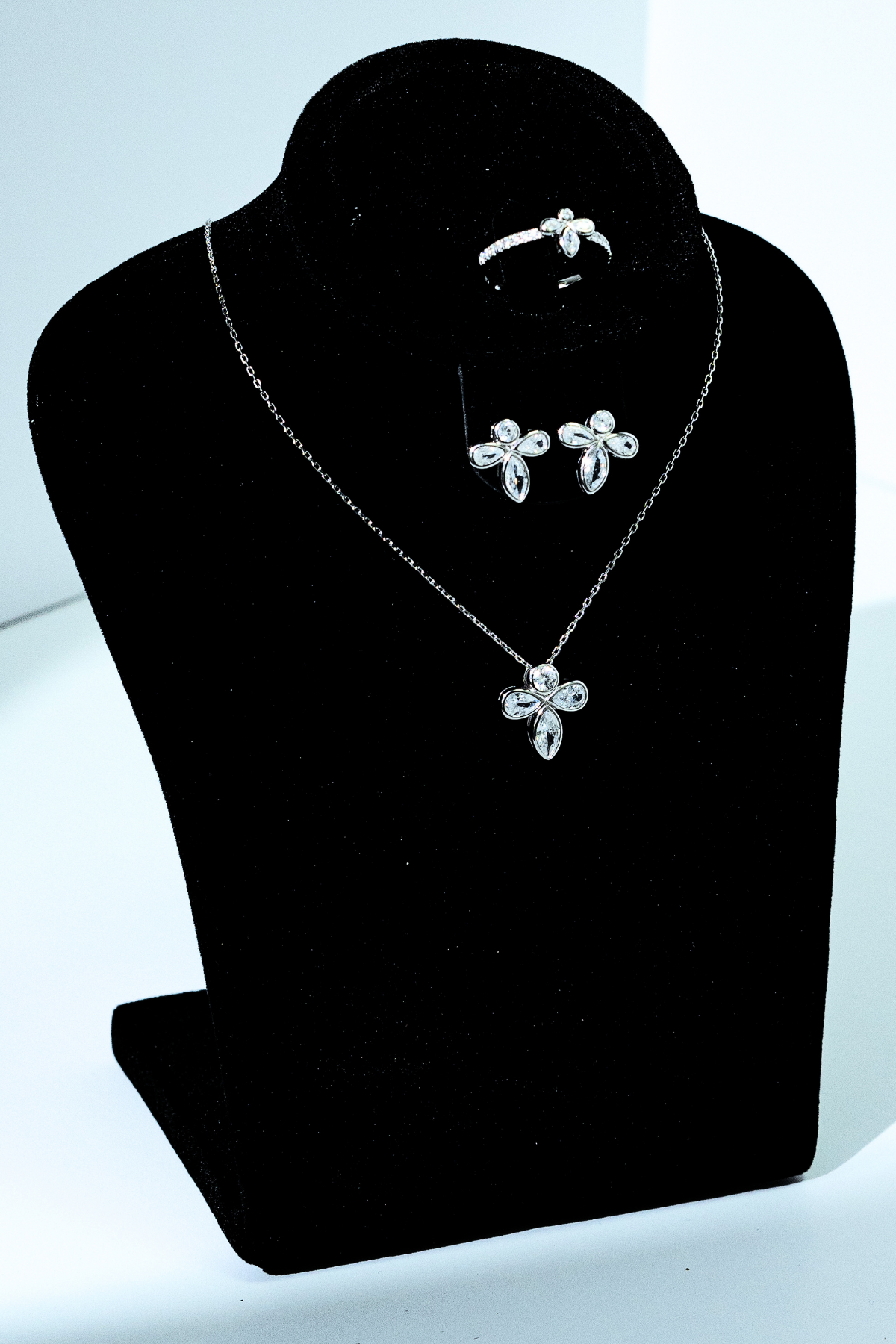 Bellissima White Jewelry Set