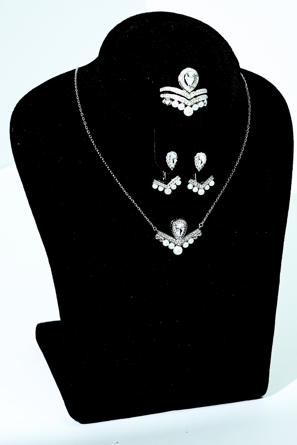 Mirella Chesnut Jewelry Set