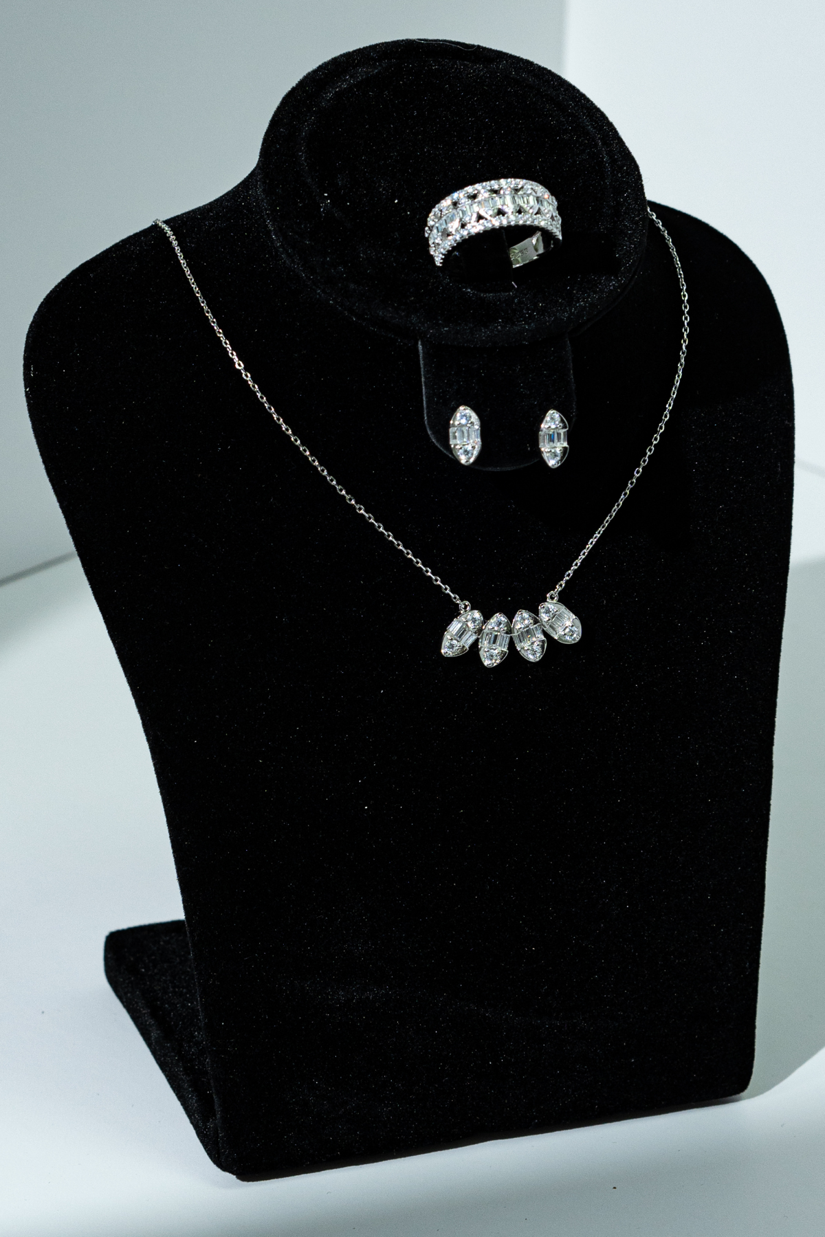 Novella Black Jewelry Set